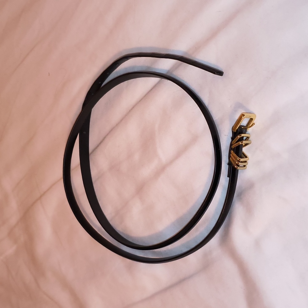 Black skinny belt